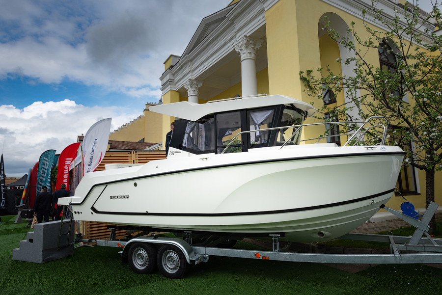 QUICKSILVER 705 PILOTHOUSE