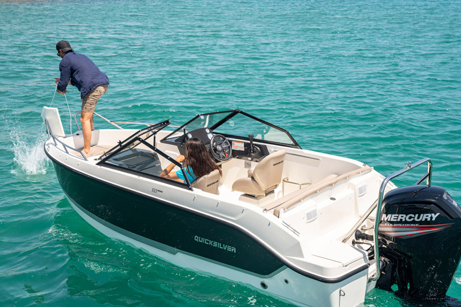 QUICKSILVER ACTIV 555 BOWRIDER