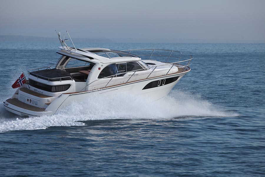 Моторная яхта Marex 320 Aft Cabin Cruiser