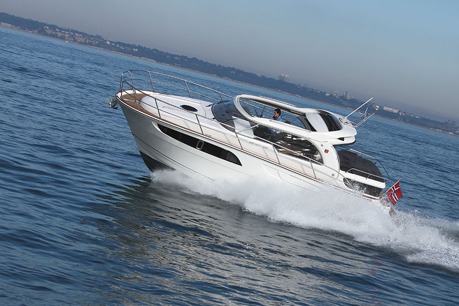 Моторная яхта Marex 320 Aft Cabin Cruiser