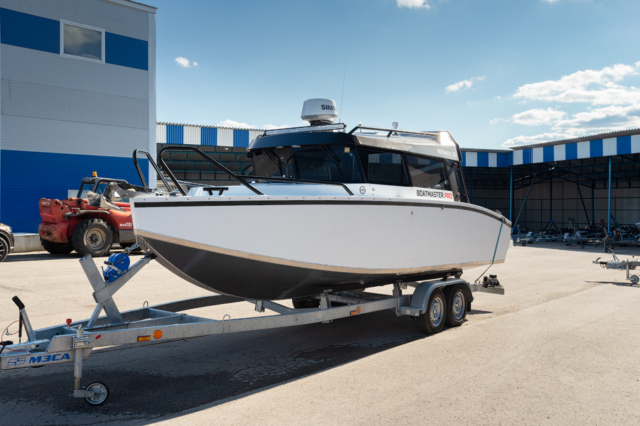 VOYAGER 700 Cabin с YAMAHA 250
