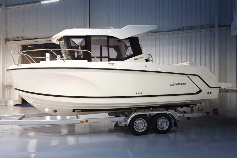 QUICKSILVER 705 PILOTHOUSE