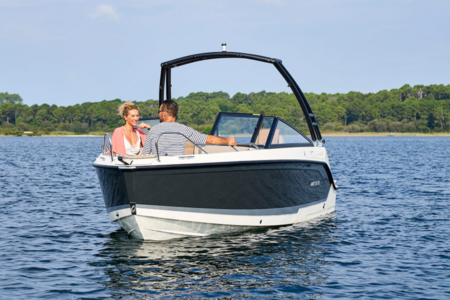 QUICKSILVER ACTIV 605 BOWRIDER