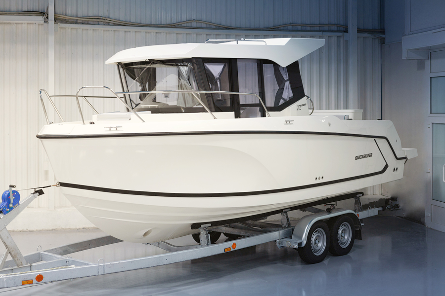 QUICKSILVER 705 PILOTHOUSE