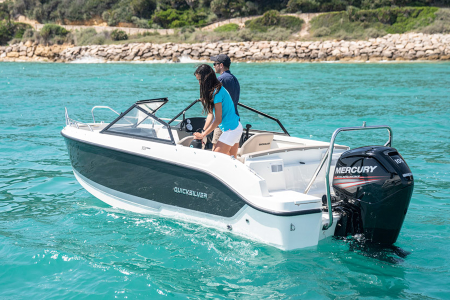 QUICKSILVER ACTIV 555 BOWRIDER