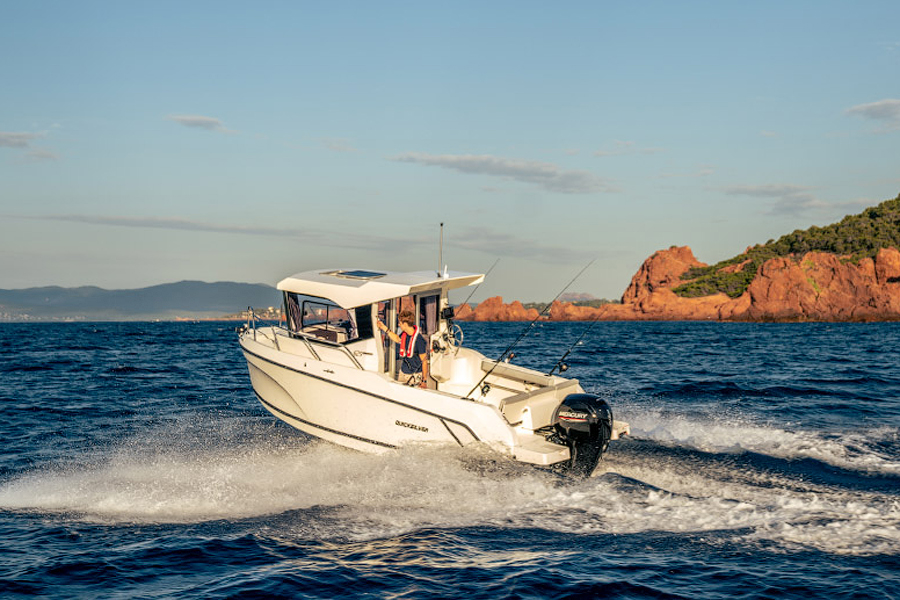 QUICKSILVER 625 PILOTHOUSE