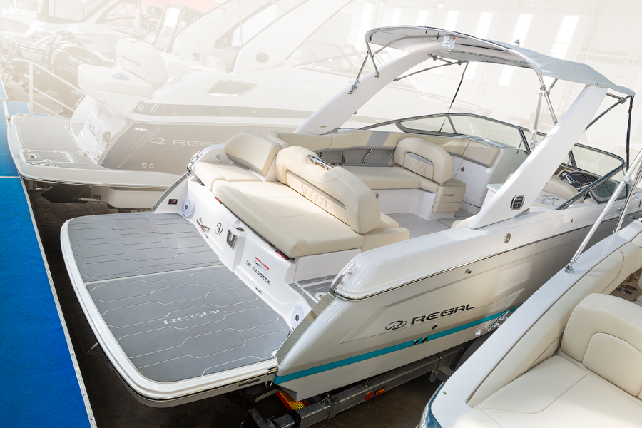 Regal 26 FASDECK
