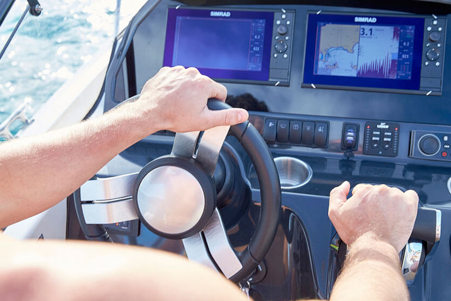 QUICKSILVER ACTIV 875 SUNDECK