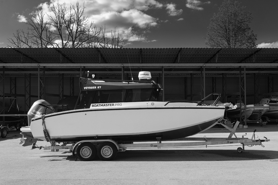 VOYAGER 700 Cabin с YAMAHA 250
