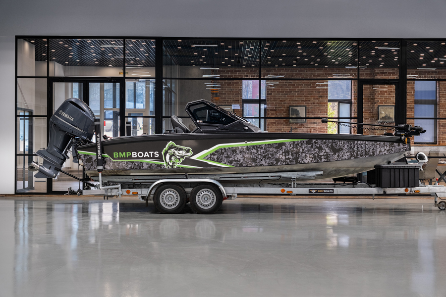 Волжанка (Vboat) XR Fishpro с мотором Yamaha 250