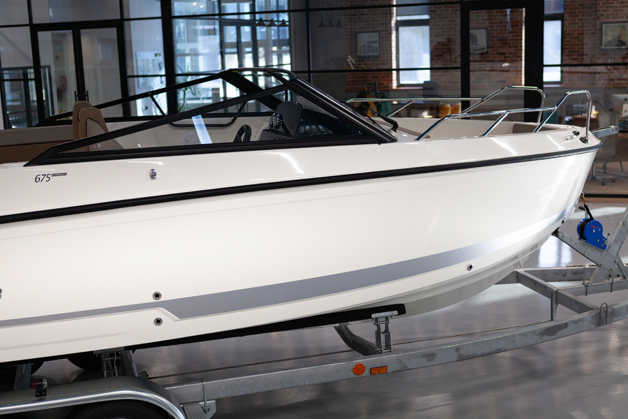 QUICKSILVER ACTIV 675 BOWRIDER