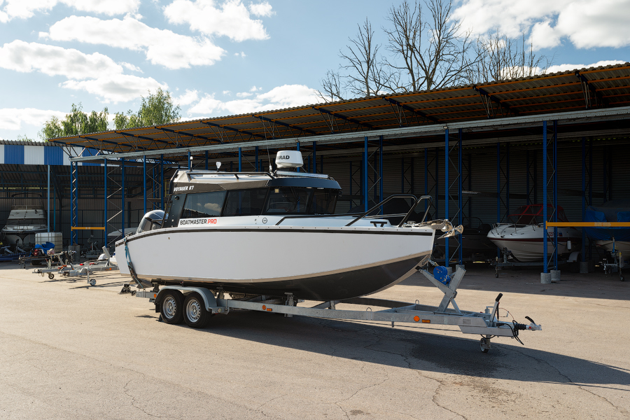 VOYAGER 700 Cabin с YAMAHA 250