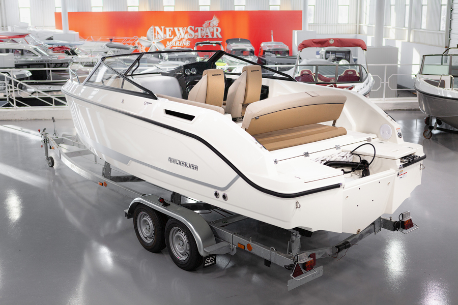 QUICKSILVER ACTIV 675 BOWRIDER
