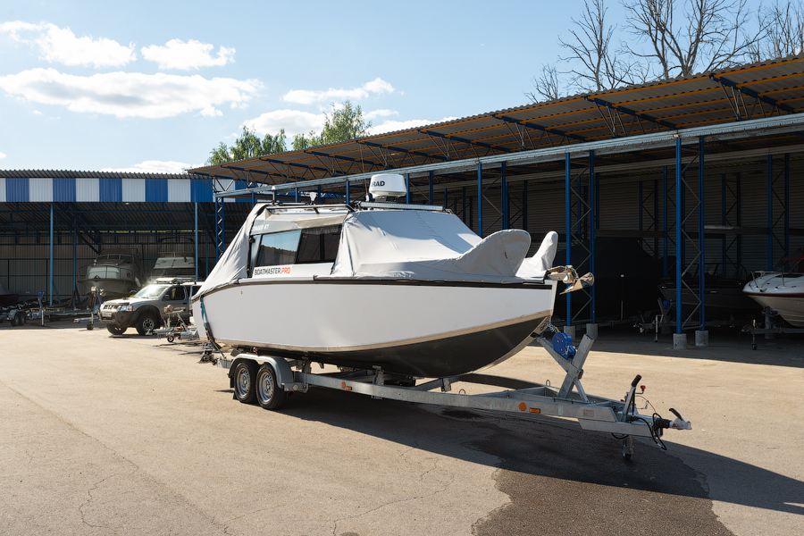 VOYAGER 700 Cabin с YAMAHA 250