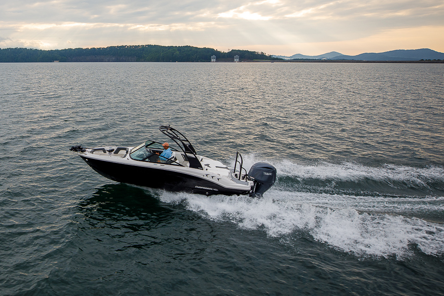 Chaparral 21 SSI OB Ski & Fish