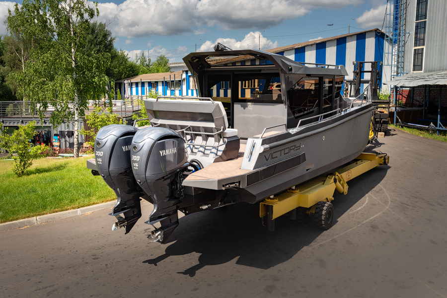 Victory А11 с моторами Yamaha (2*300)