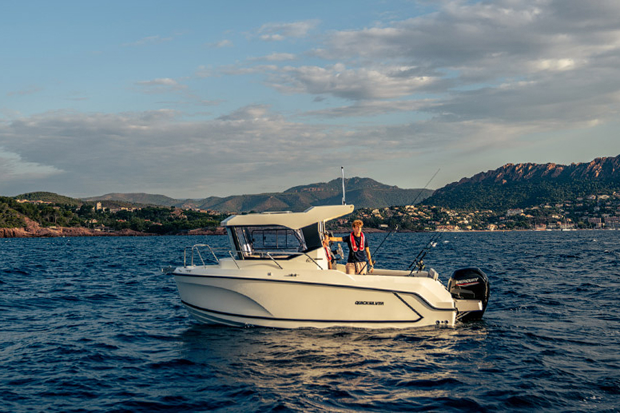 QUICKSILVER 625 PILOTHOUSE