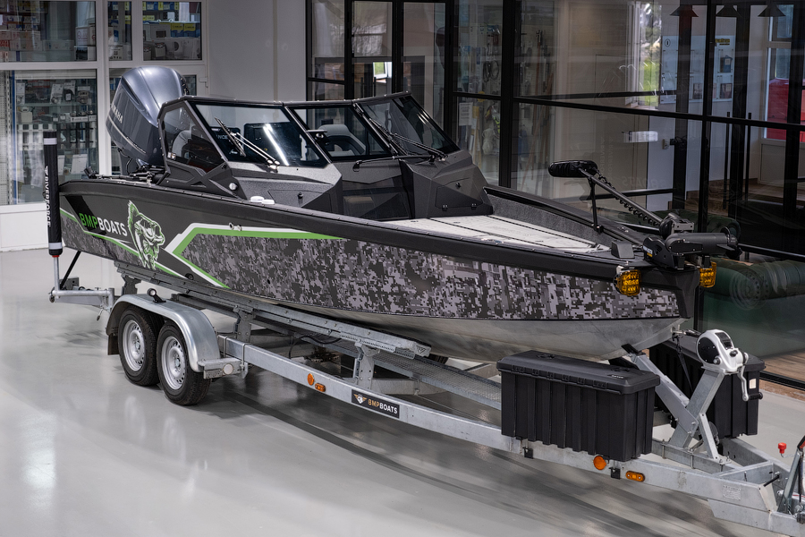 Волжанка (Vboat) XR Fishpro с мотором Yamaha 250