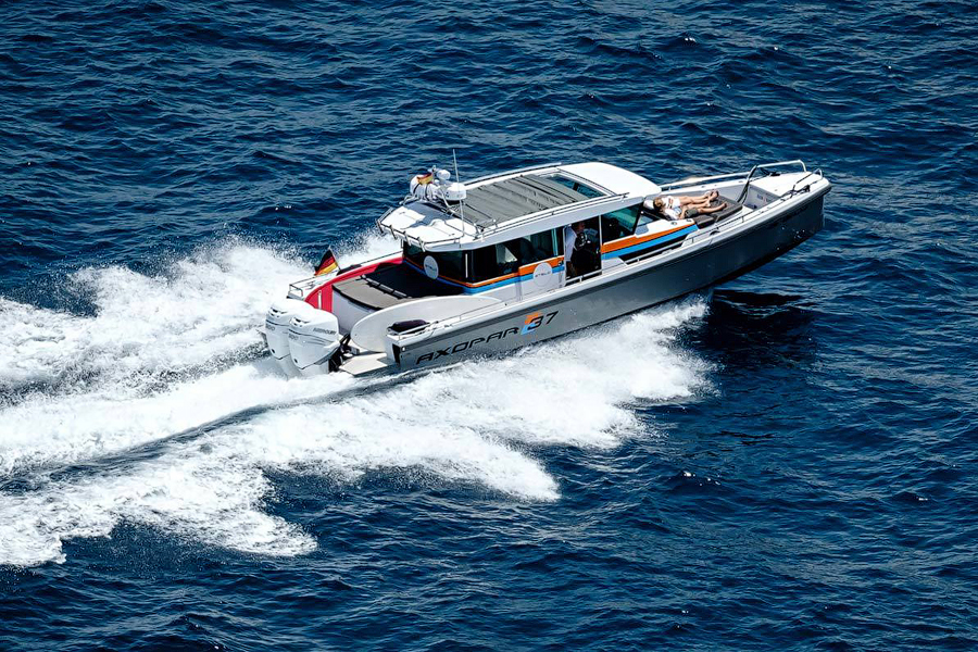 Axopar 37 Cabin