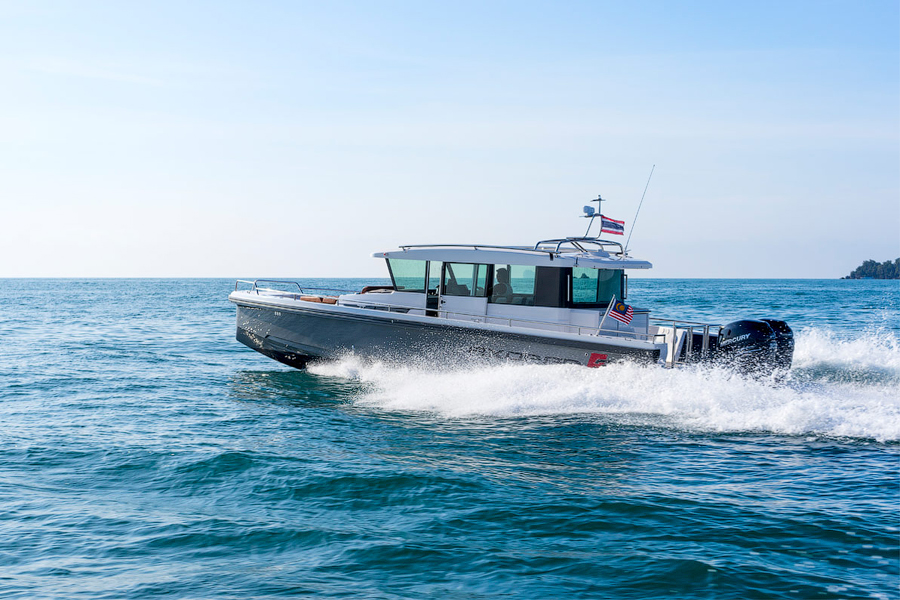 Axopar 37 Cabin
