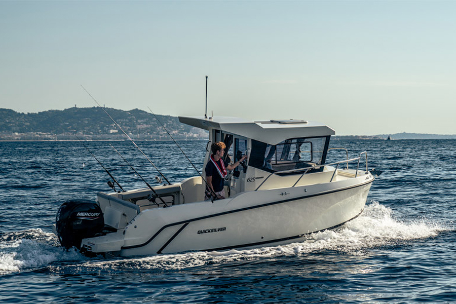 QUICKSILVER 625 PILOTHOUSE