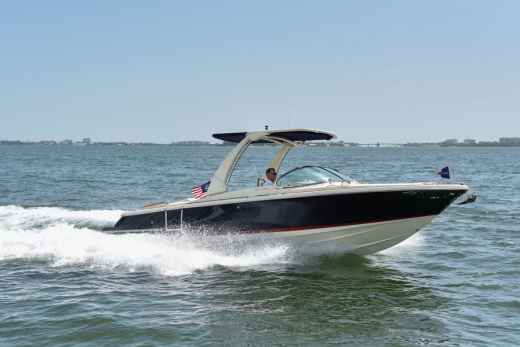 Chris-Craft Launch 25 GT