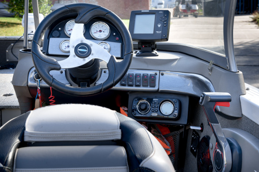 CRESTLINER SUPER HAWK 1700 (2011 г.в.) + SUZUKI DF 140