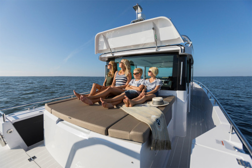 Axopar 37 Cabin