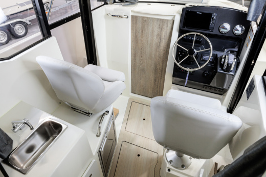 QUICKSILVER 705 PILOTHOUSE