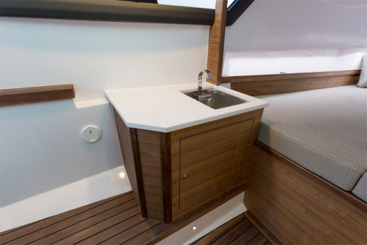 Axopar 37 Cabin