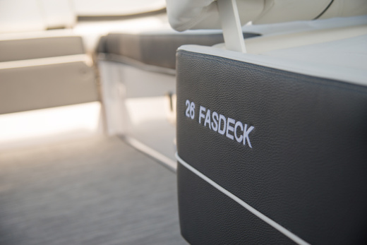 Regal 26 FASDECK