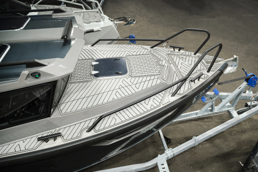 Лодка VOYAGER 850 Cabin с мотором MERCURY V10 400R