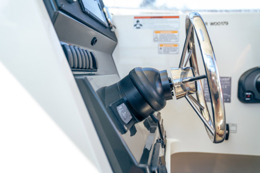 QUICKSILVER 625 PILOTHOUSE