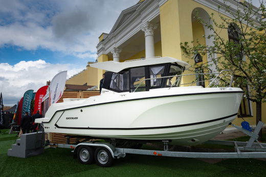 QUICKSILVER 705 PILOTHOUSE