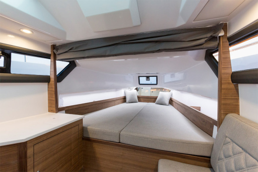 Axopar 37 Cabin