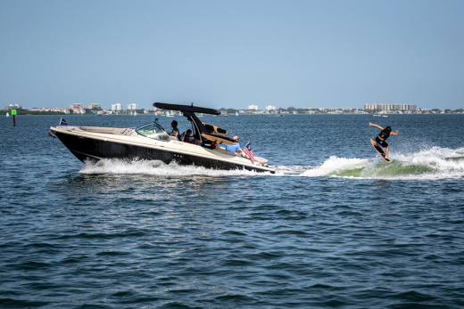 Chris-Craft Launch 28 GT