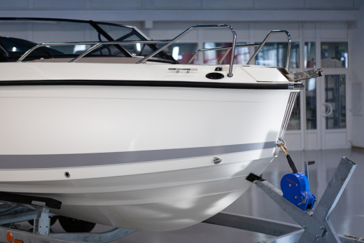QUICKSILVER ACTIV 675 BOWRIDER