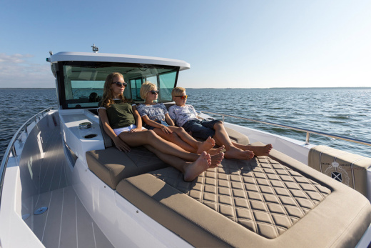 Axopar 37 Cabin