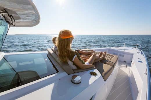Axopar 37 Cabin