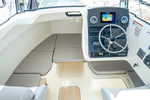 QUICKSILVER 625 PILOTHOUSE