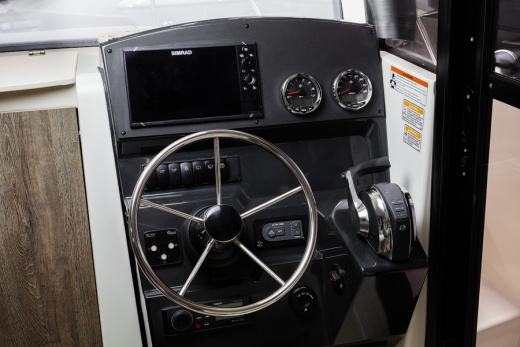 QUICKSILVER 705 PILOTHOUSE