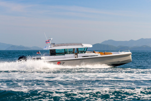 Axopar 37 Cabin