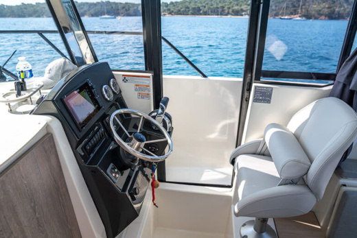 QUICKSILVER 705 PILOTHOUSE