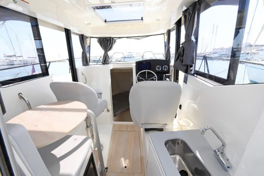 QUICKSILVER 805 PILOTHOUSE