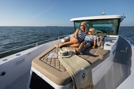 Axopar 37 Cabin