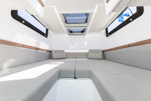 Axopar 37 Cabin