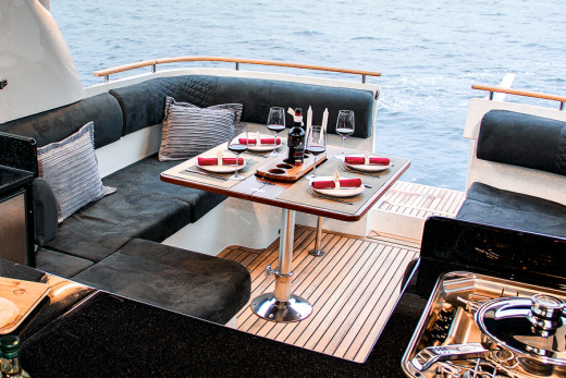 Моторная яхта Marex 360 Cabriolet Cruiser