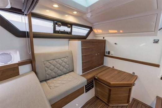 Axopar 37 Cabin