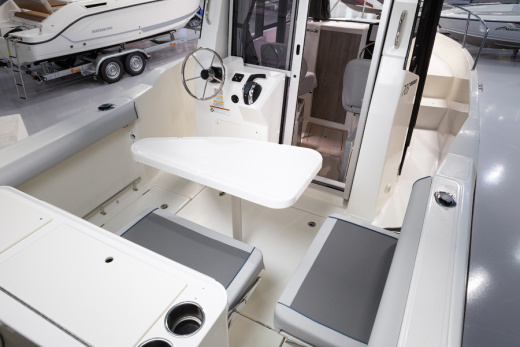 QUICKSILVER 705 PILOTHOUSE