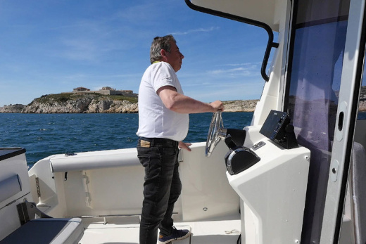 QUICKSILVER 805 PILOTHOUSE